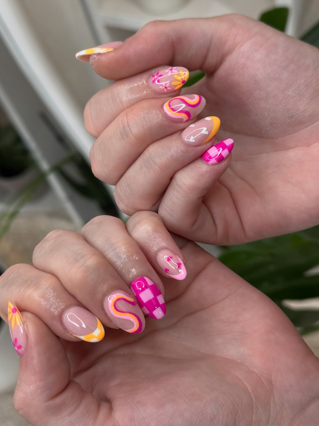 Pink feather flower nails